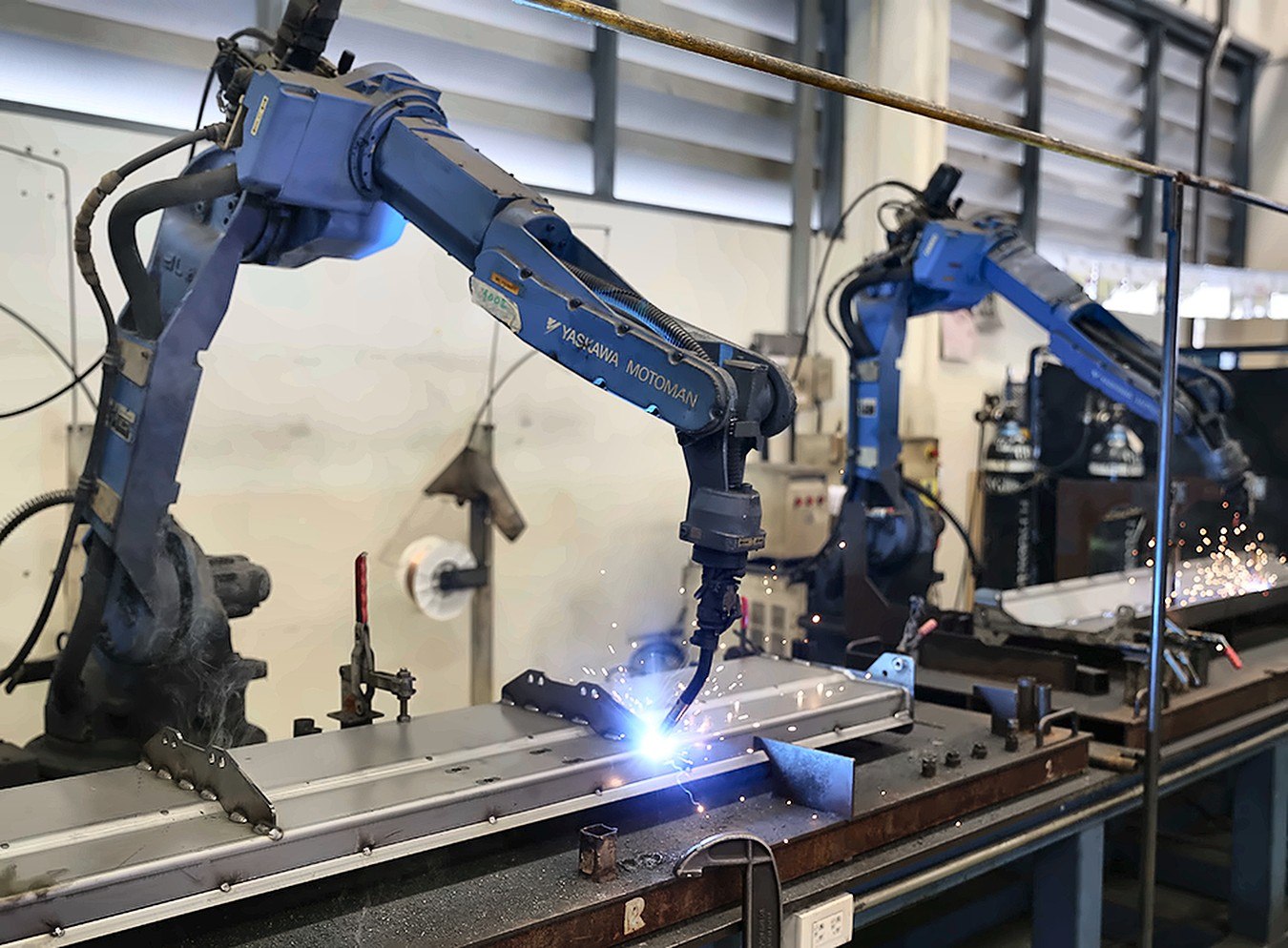หุ่นยนต์เชื่อม Robot welding
