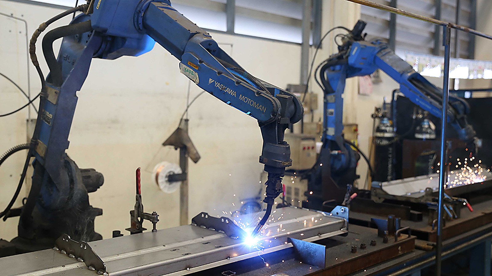 กระบวนการเชื่อมด้วยหุ่นยนต์ Robot welding